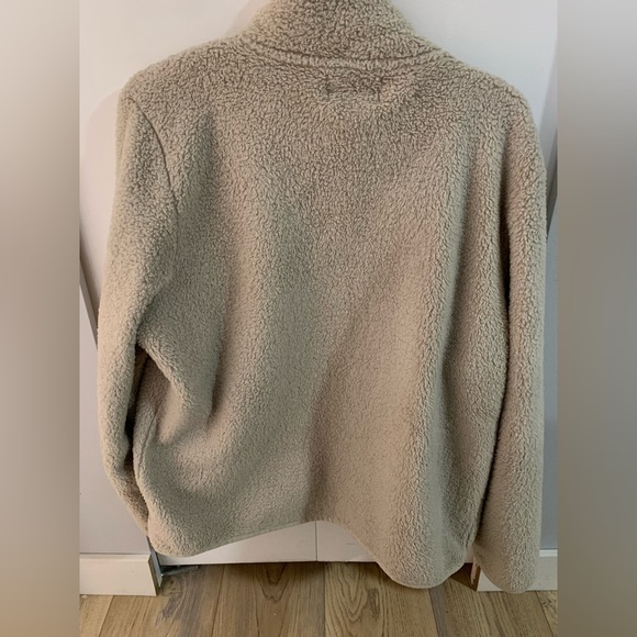 TNA fuzzy jacket- XL - Picture 3 of 3